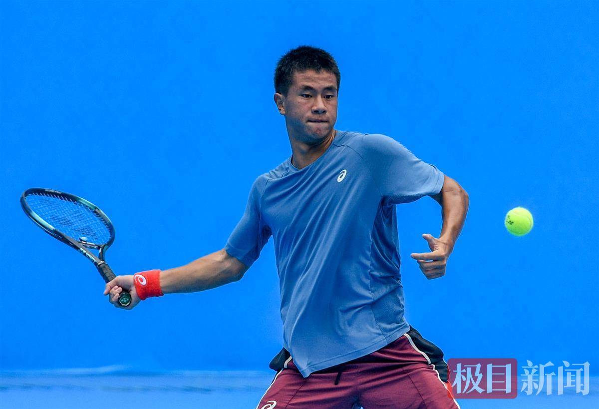 他被要求更 他被要求更