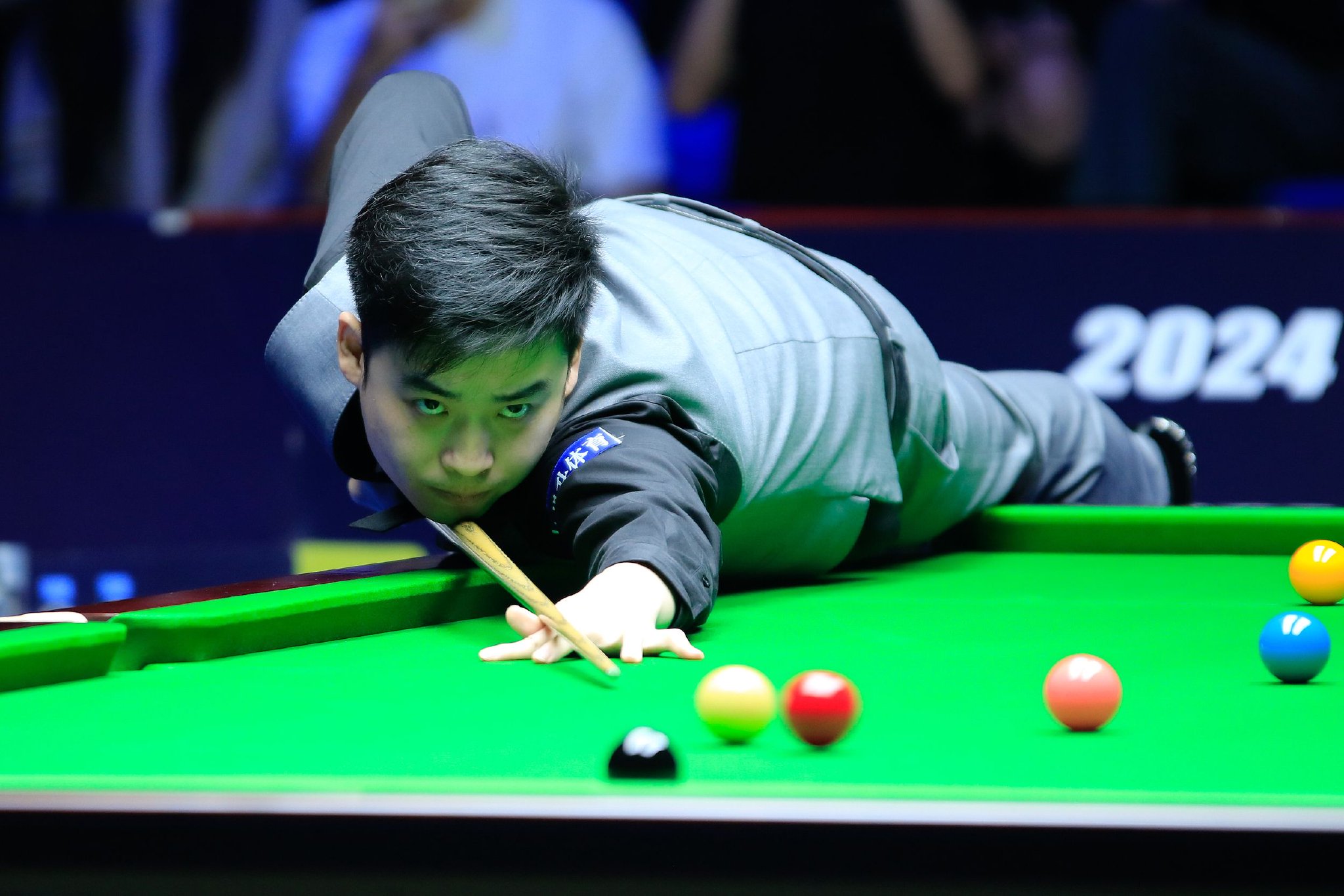 示了现代足 示了现代足